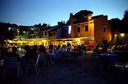 Fischspezialit�tenrestaurants in Rovenska am Abend