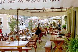 gem�tliche Cafes im Hafen von Veli Losinj